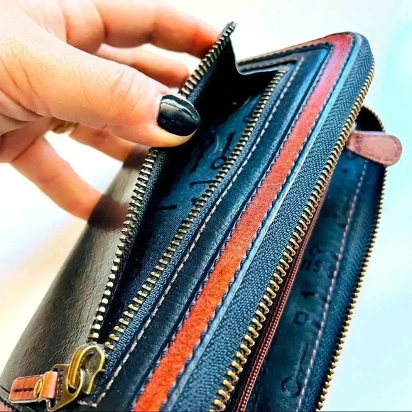 Fossil RFID Large Leather Zip Around Key Per Wallet - Picture 6 of 10